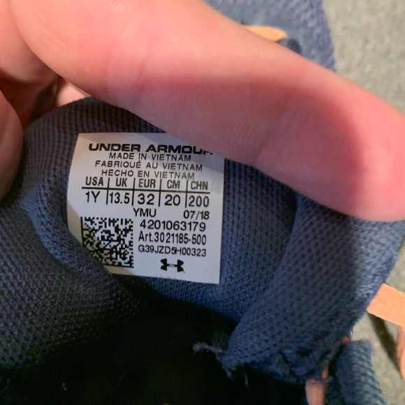 Kids under armour basketball shoe - Picture 4 of 4